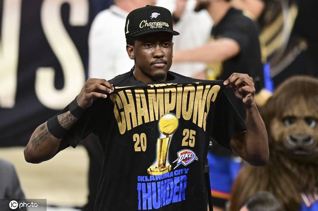 季后赛带伤作战！杰威接受右手韧带撕裂修复手术